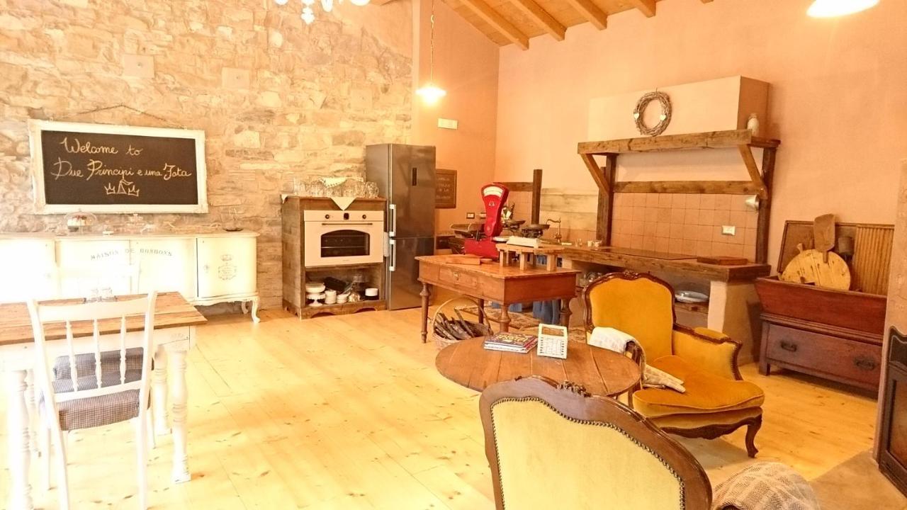 Due Principi E Una Fata Sestola Exterior foto